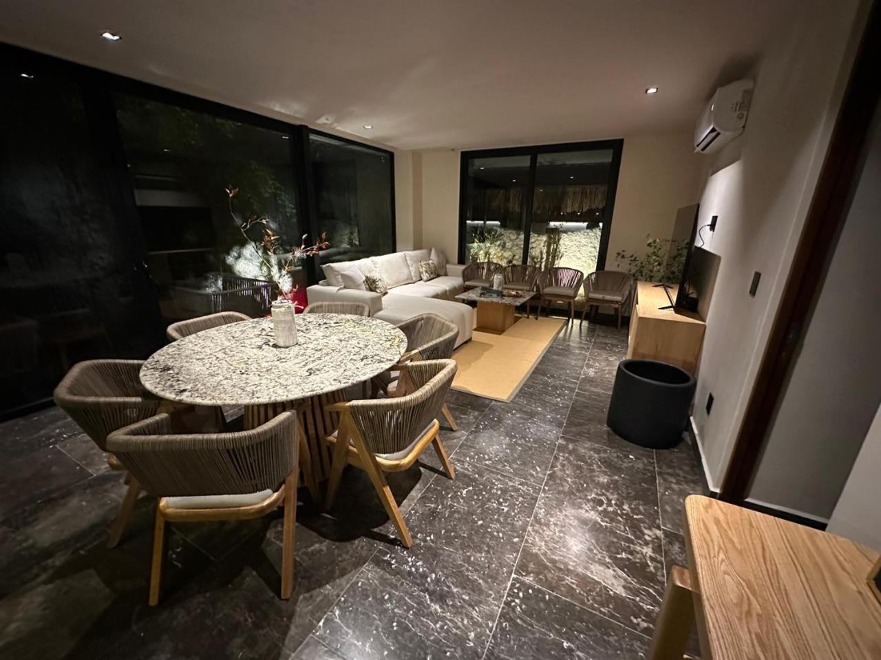 Lovely 2bedroom Serviced + Pool & Garden Apartment *