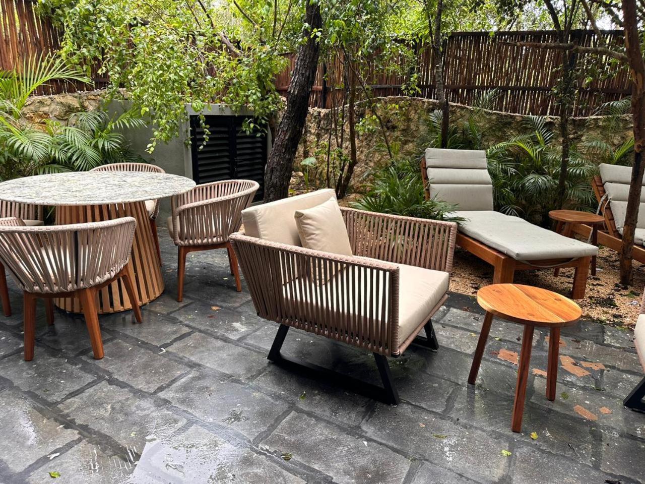 Apartment Lovely 2bedroom Serviced + Pool & Garden *