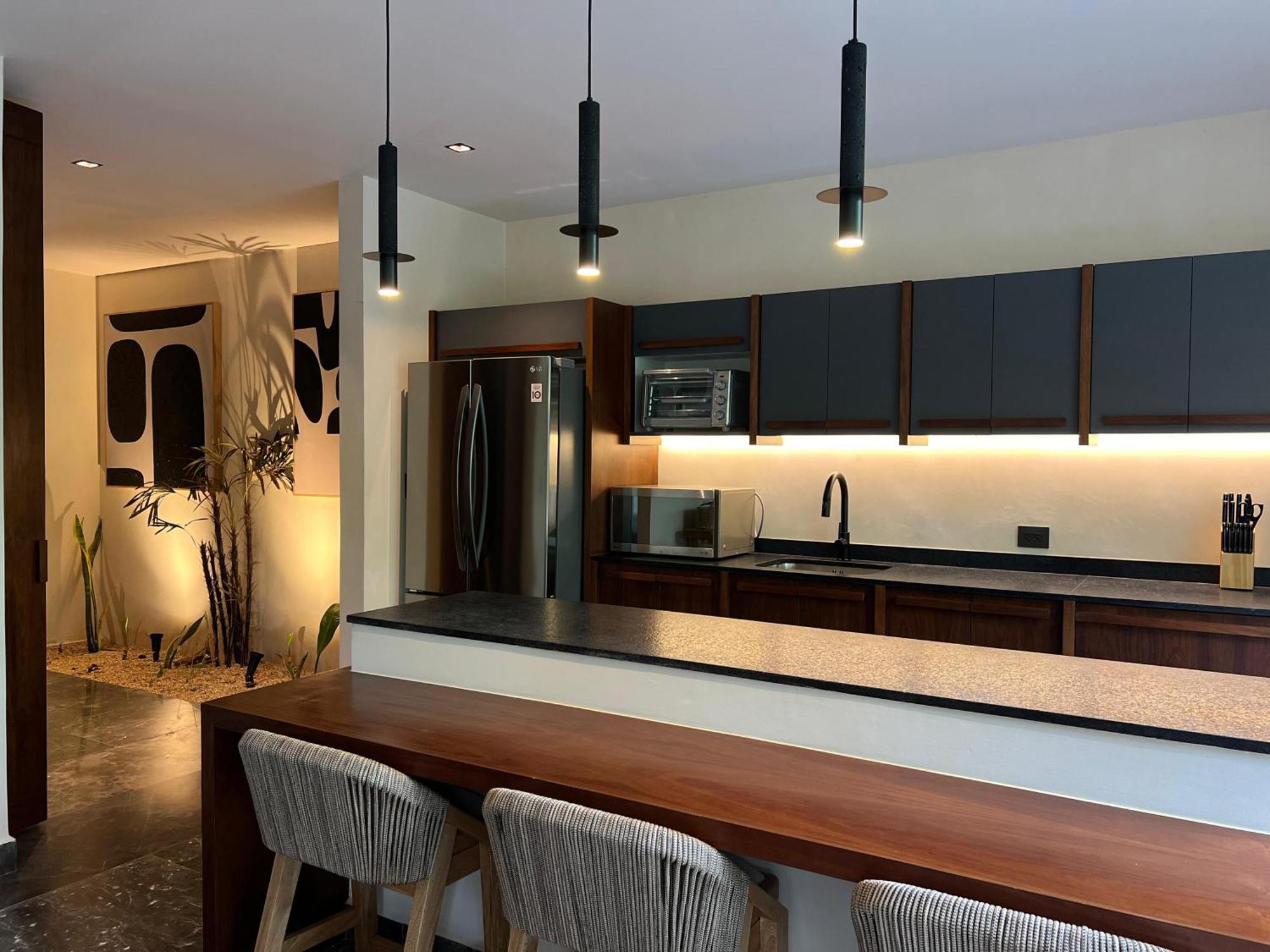 Lovely 2bedroom Serviced + Pool & Garden Apartment *