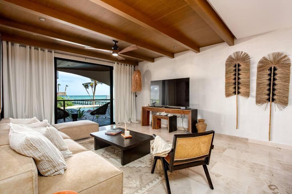 Luxury Beachfront Getaway Tankah Bay *