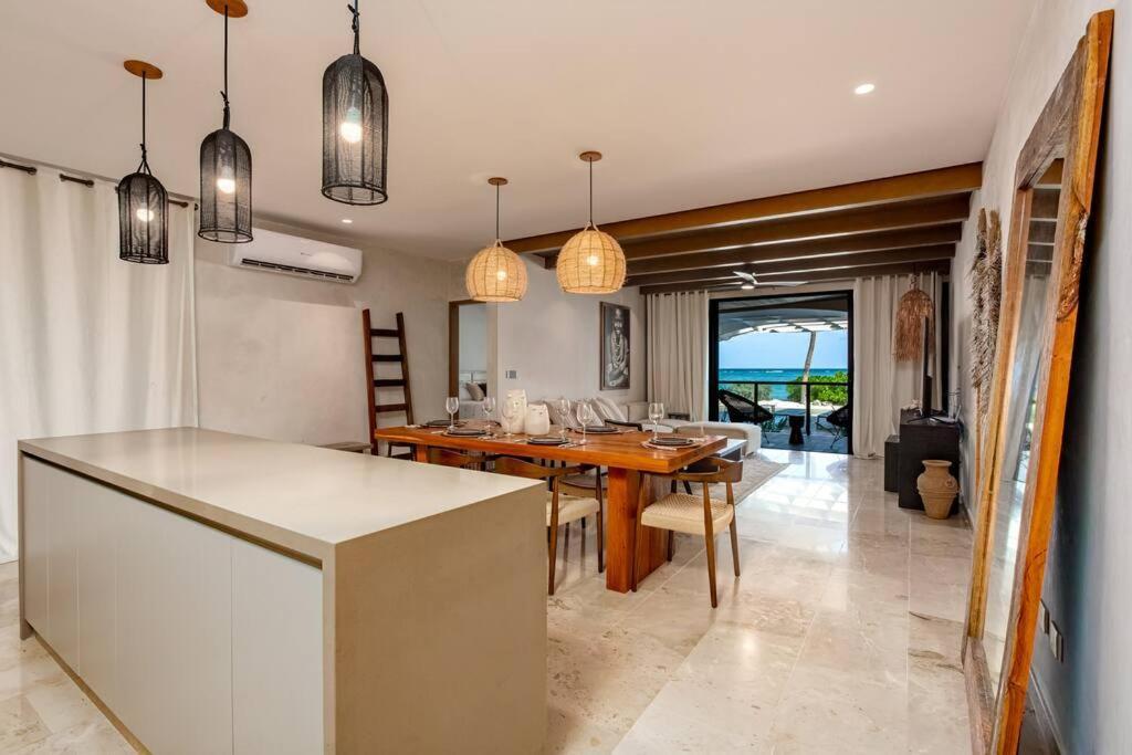 Luxury Beachfront Getaway Tankah Bay *