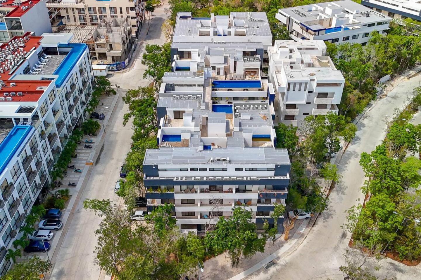 2 Bd With Private Balcony, Rooftop Pool, Gym