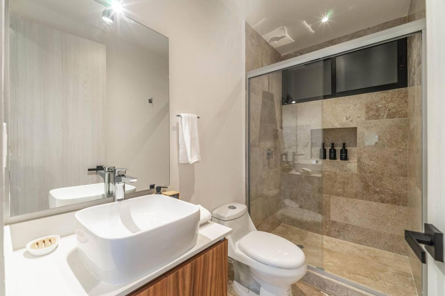 2 Bd With Private Balcony, Rooftop Pool, Gym Holiday home