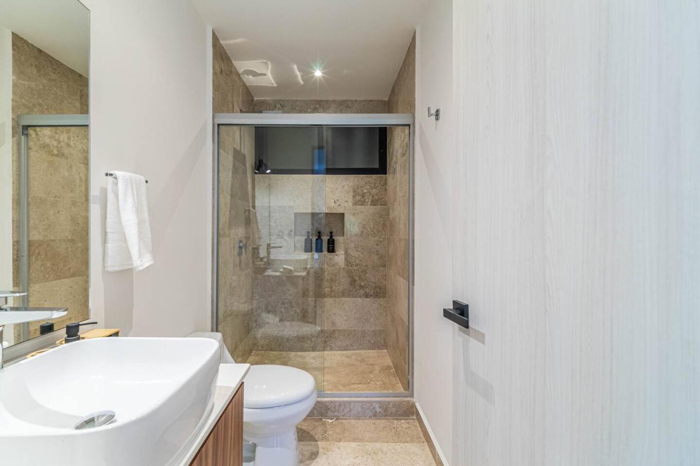 Holiday home 2 Bd With Private Balcony, Rooftop Pool, Gym *