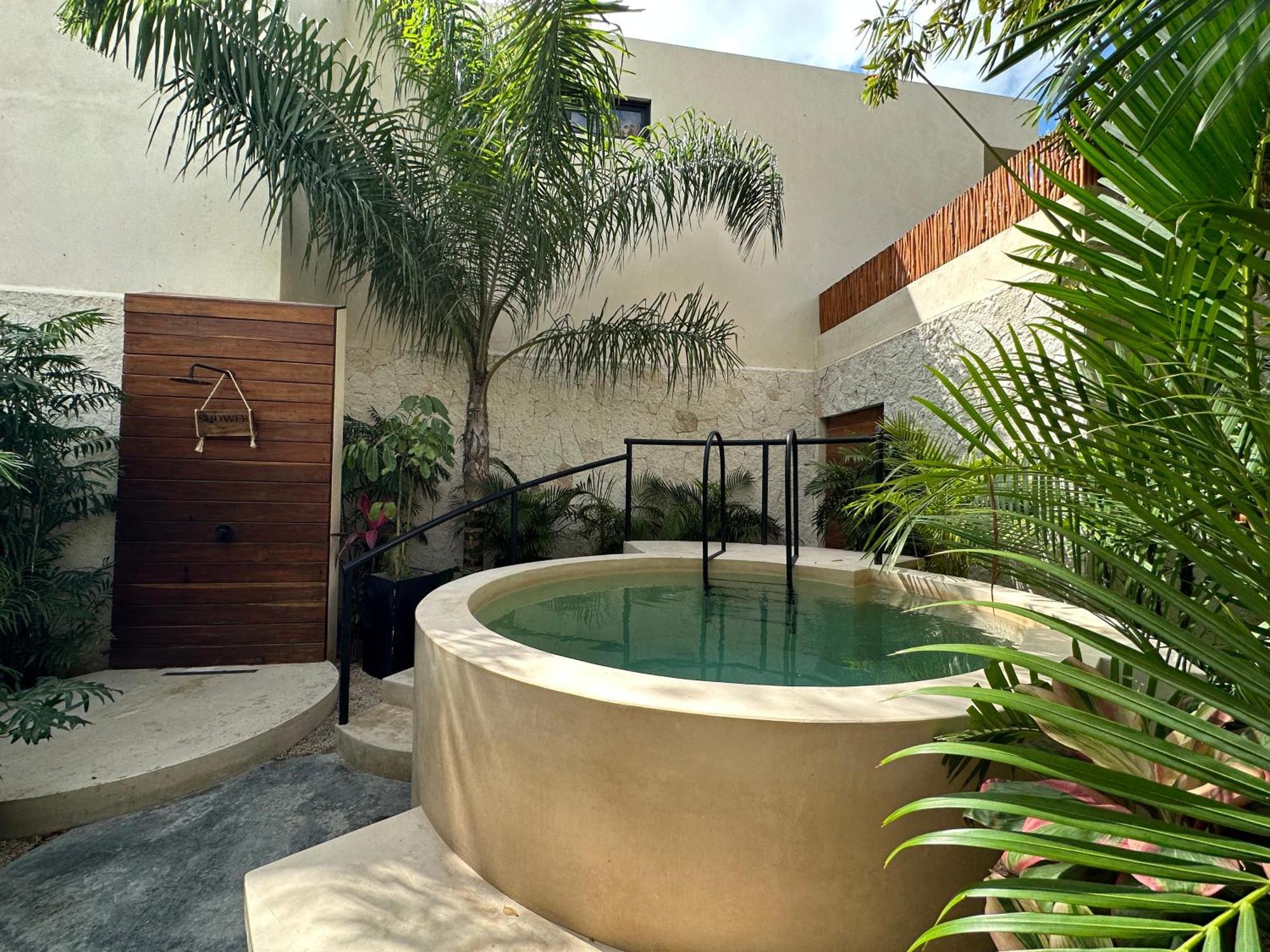 2 Private Pools & Bbq Apartment