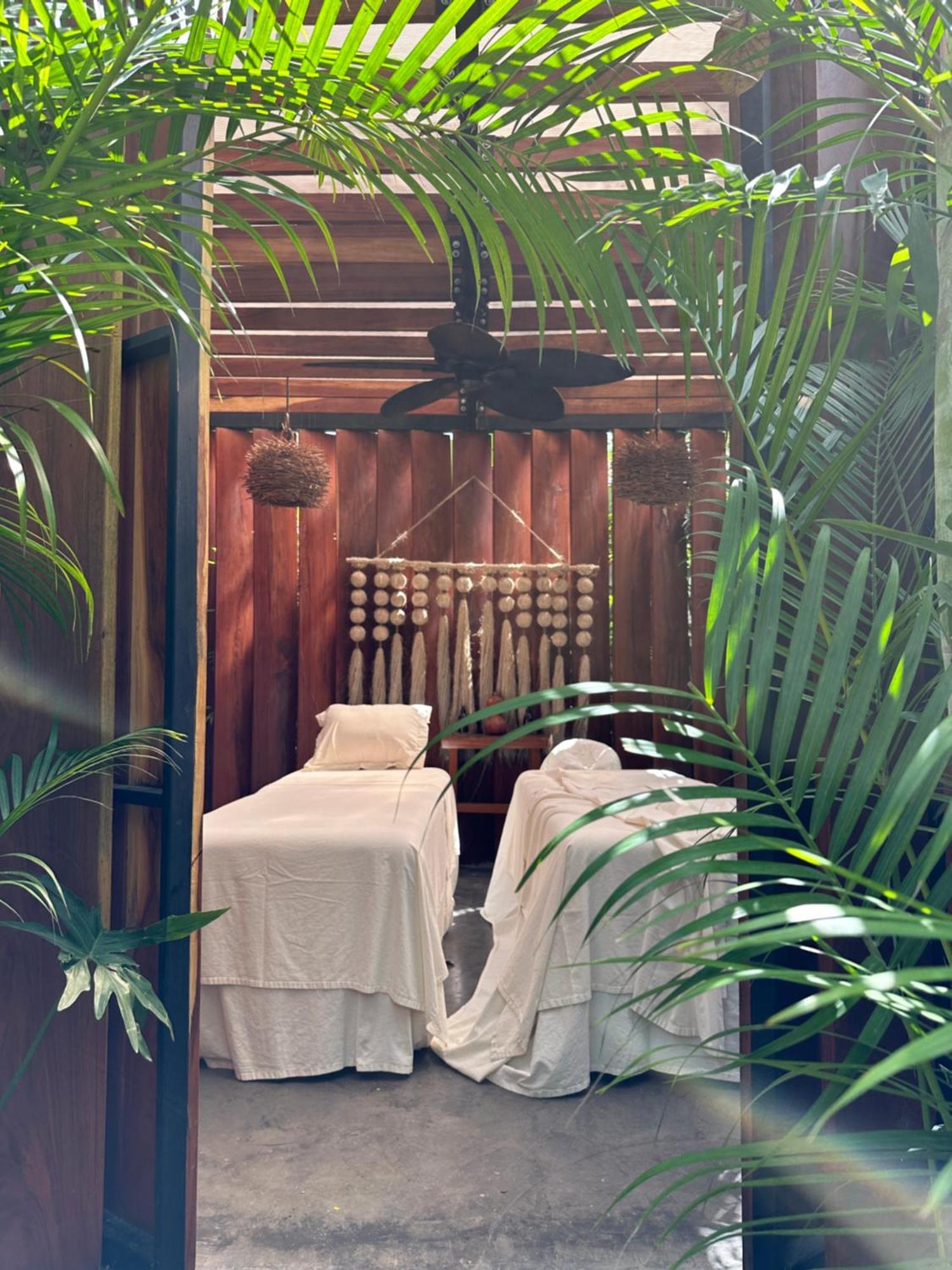 2 Private Pools & Bbq