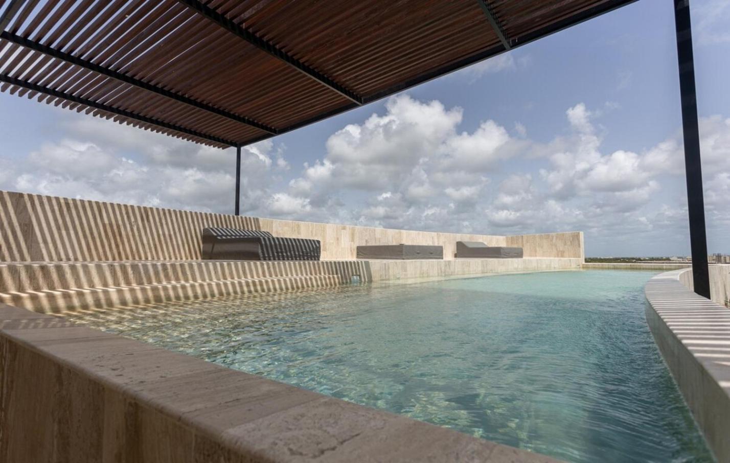 Jungle Luxury Pools, Gym & Apartment
