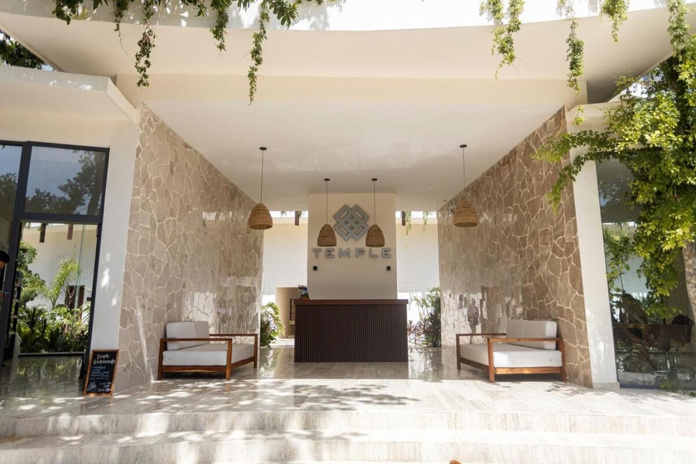 Jungle Luxury Pools, Gym & Apartment *