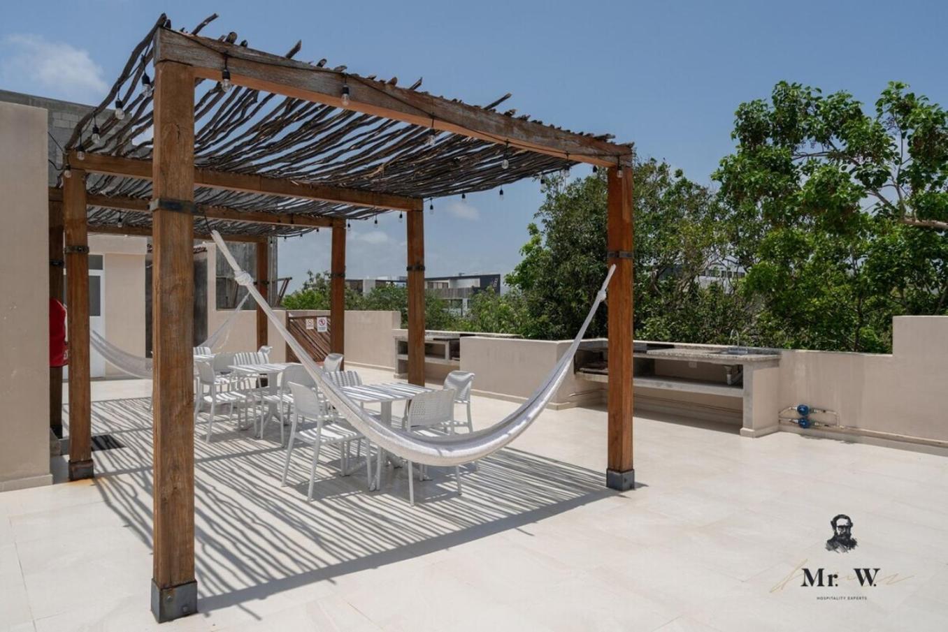 Full Space, 6 Building Holiday home
