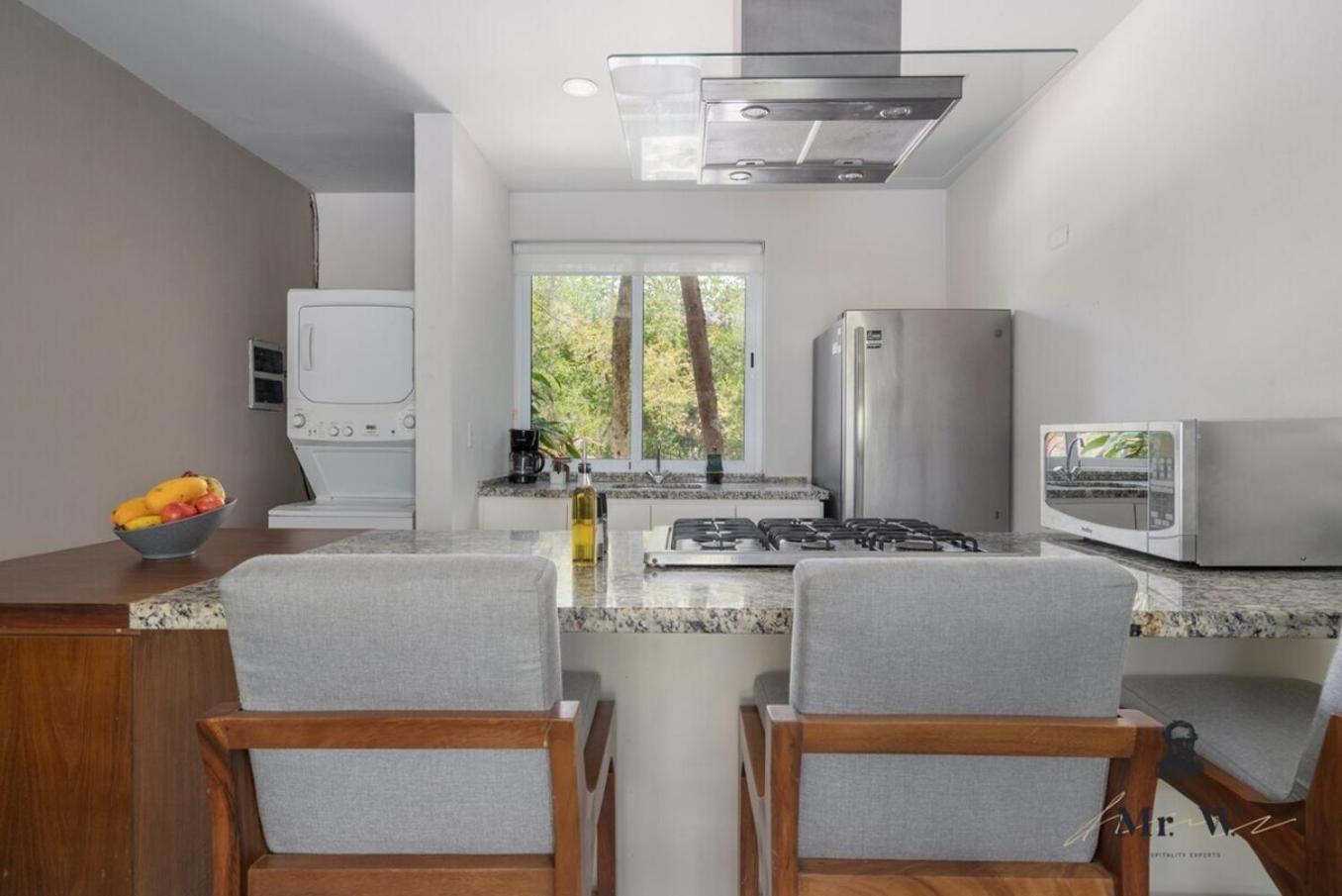 Full Space, 6 Building Holiday home