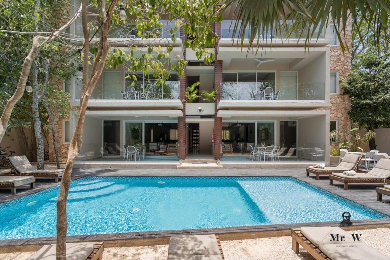 Full Space, 6 Building Holiday home