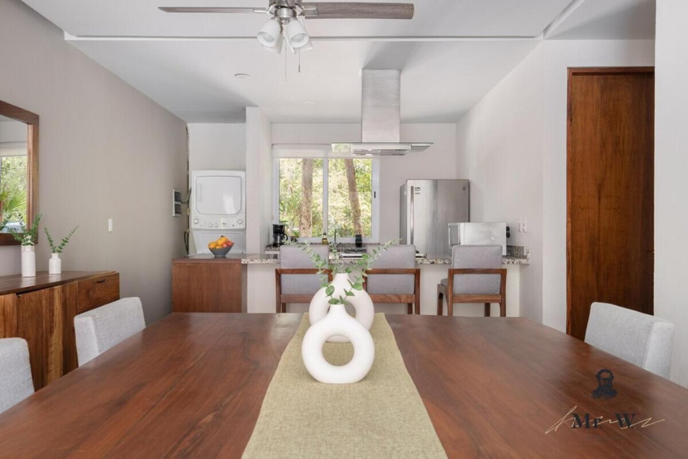 Full Space, 6 Building Holiday home