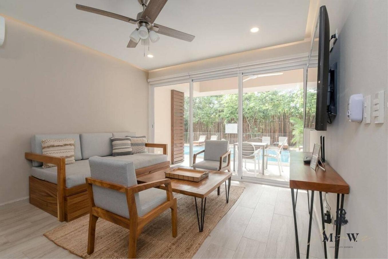 Full Space, 6 Building Holiday home
