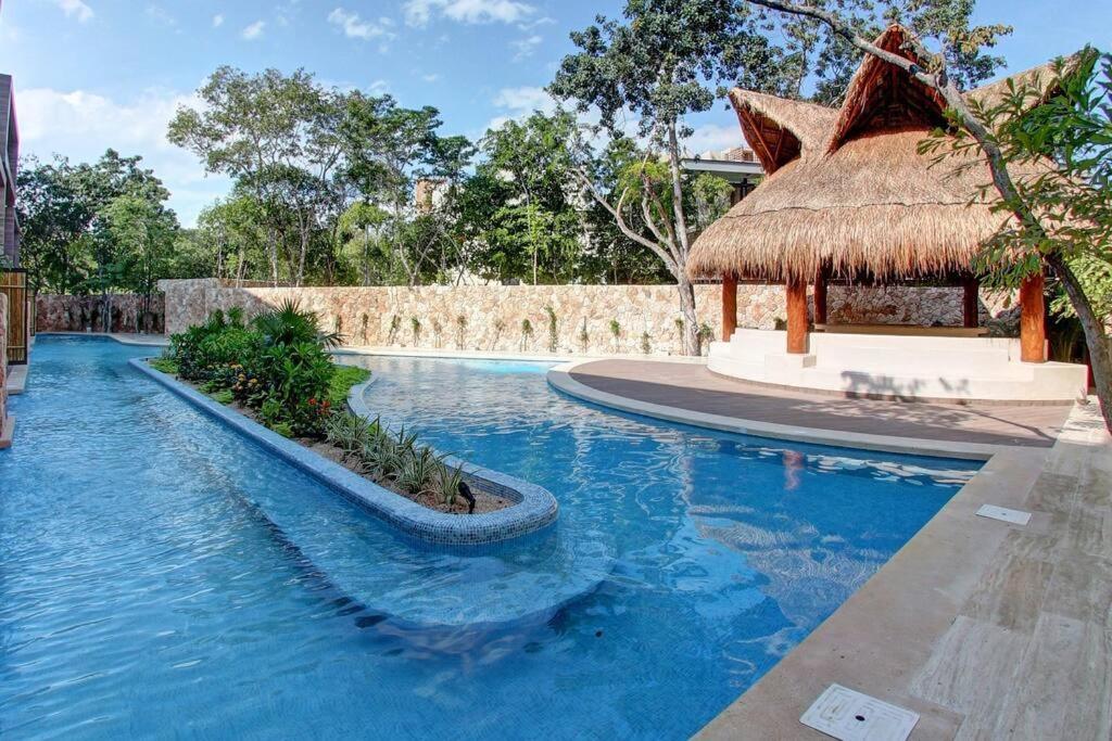 Paramar Beautiful 3 Bdr Ph Pvt Pool And Terrace