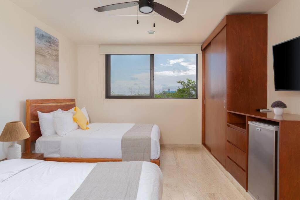 Paramar Beautiful 3 Bdr Ph Pvt Pool And Terrace