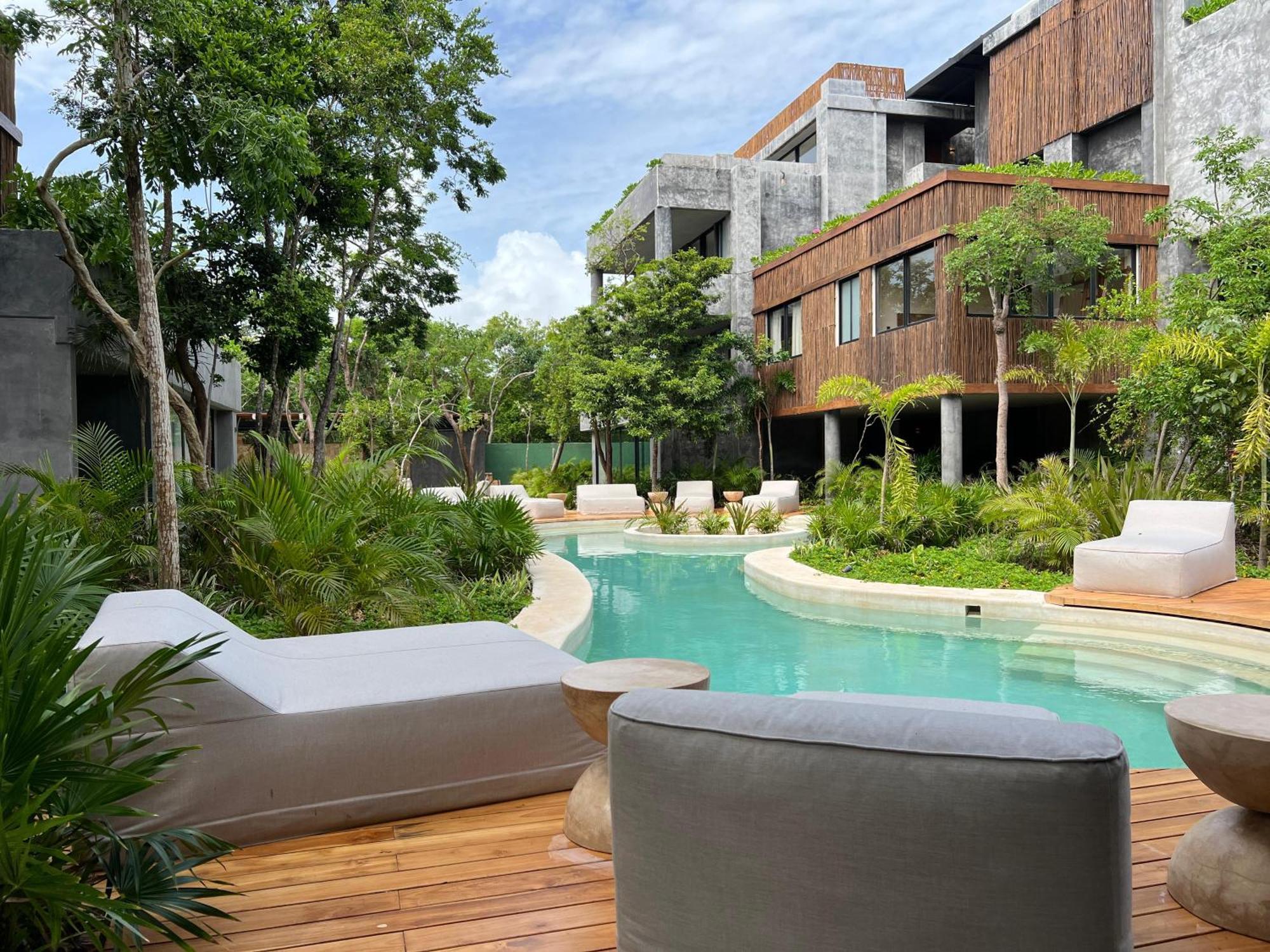 Apartment Lovely 2bedroom Serviced + Pool & Garden *