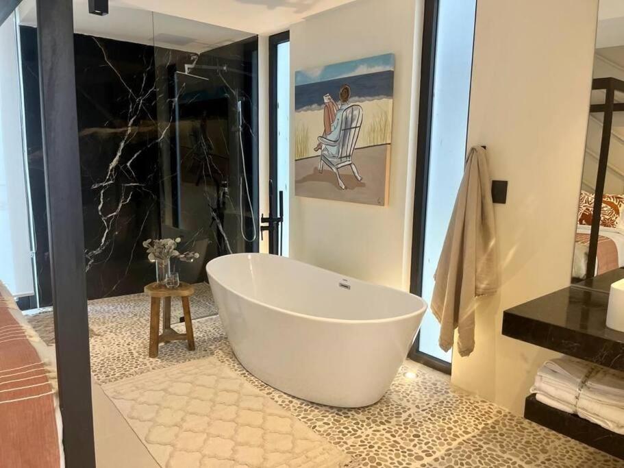 Majestic The Ultimate Luxury Oasis With Pool *