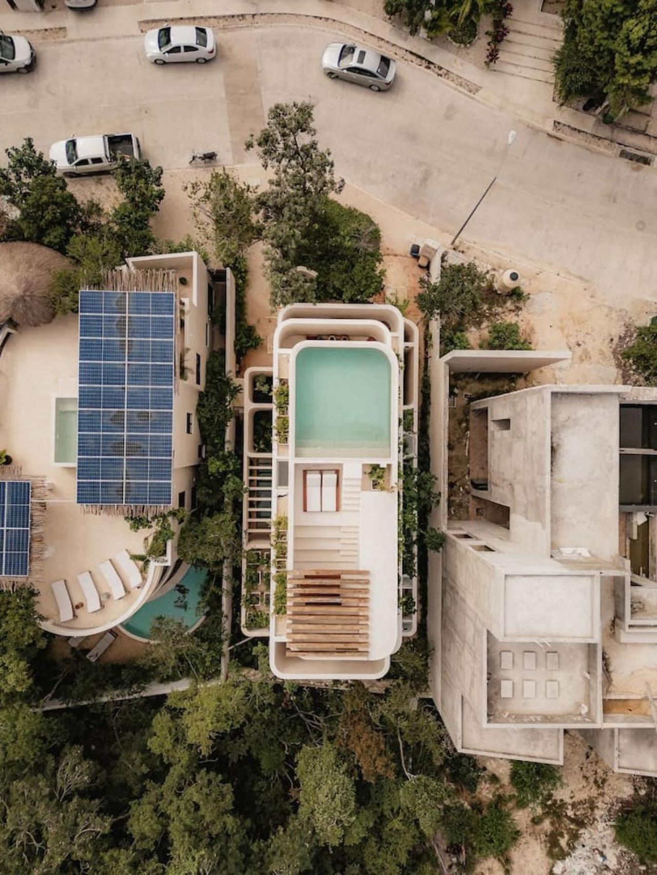 Casa Leela Luxury Villa, 4 Floors, 5.5 Bathrooms, 2 Pools, Rooftop Holiday home