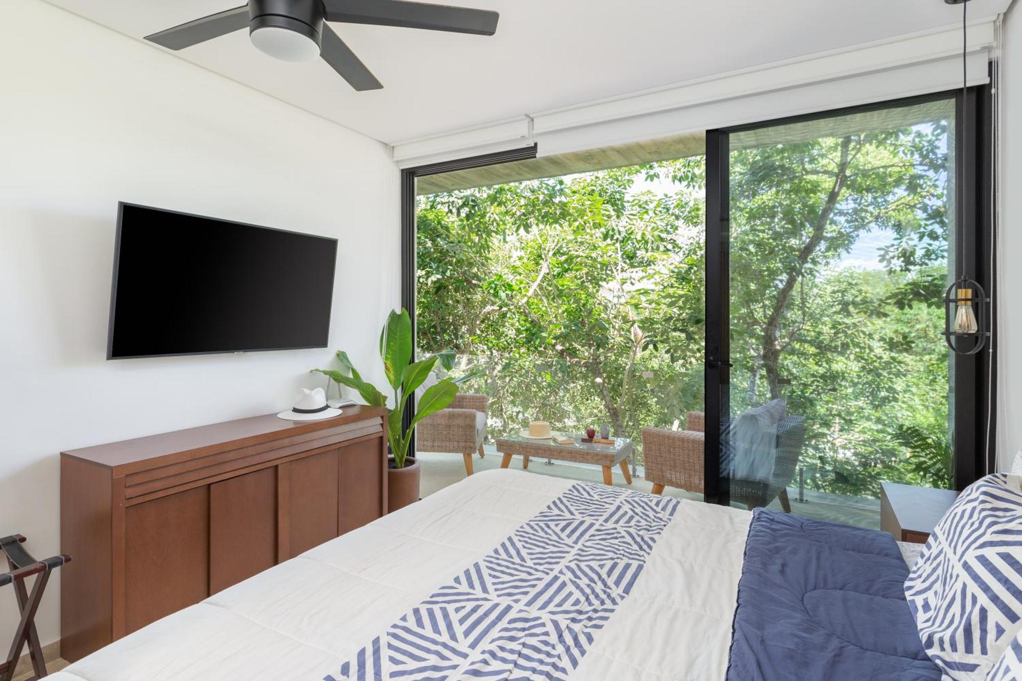 Estudio Penthouse Inmerso En La Jungla