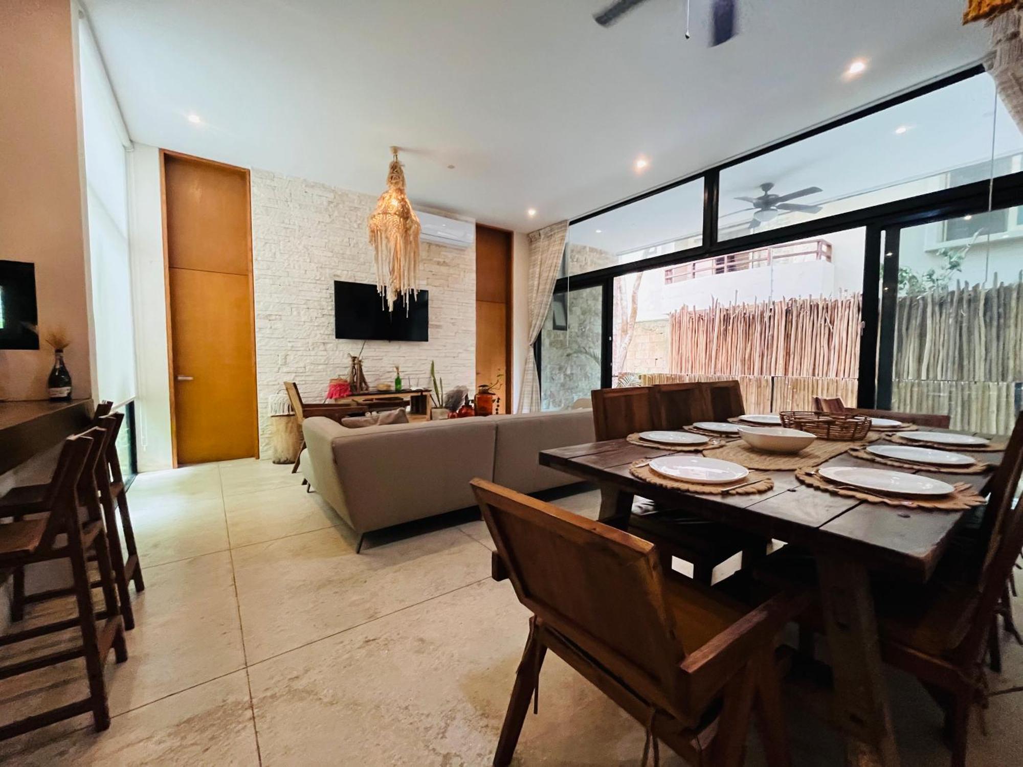 Luxe 3Br Stay - Private Terrace, Pool & Vibes *