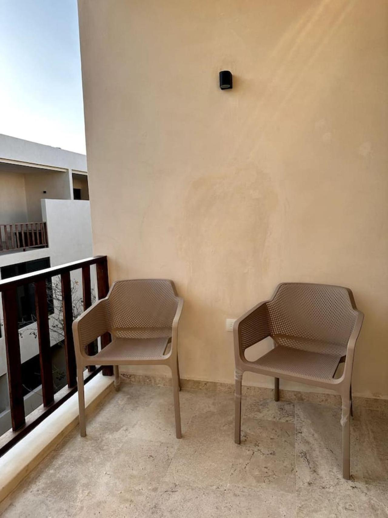 Luxury 2 Story Penthouse La Veleta 3br Jacuzzi *