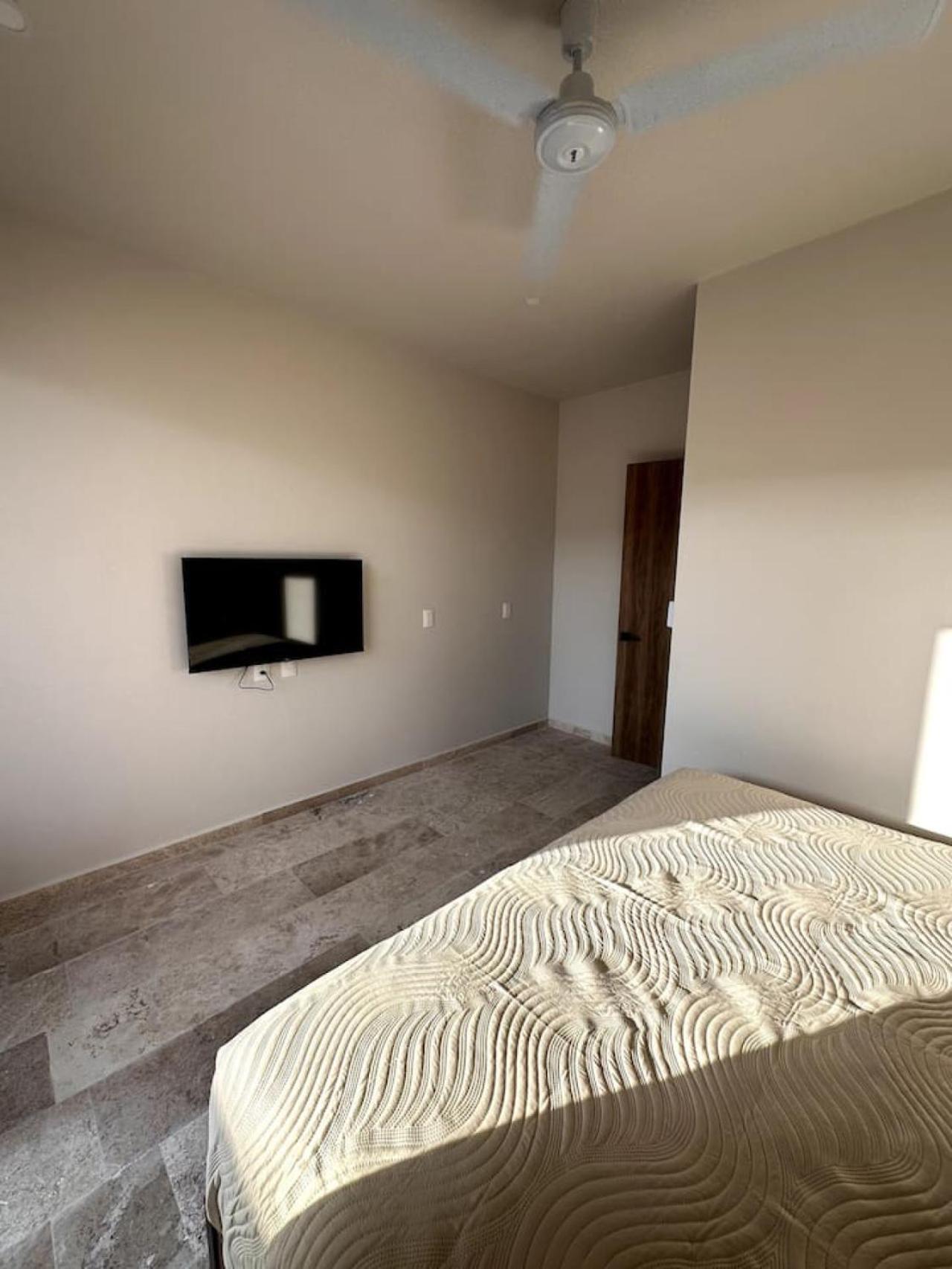 Luxury 2 Story Penthouse La Veleta 3br Jacuzzi Apartment *
