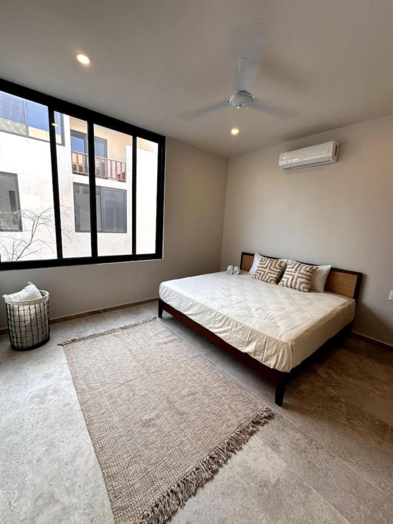 Luxury 2 Story Penthouse La Veleta 3br Jacuzzi Apartment