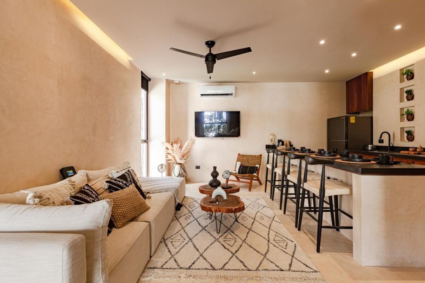 Apartment Luxe Jungle 10min To Hot Tub King *