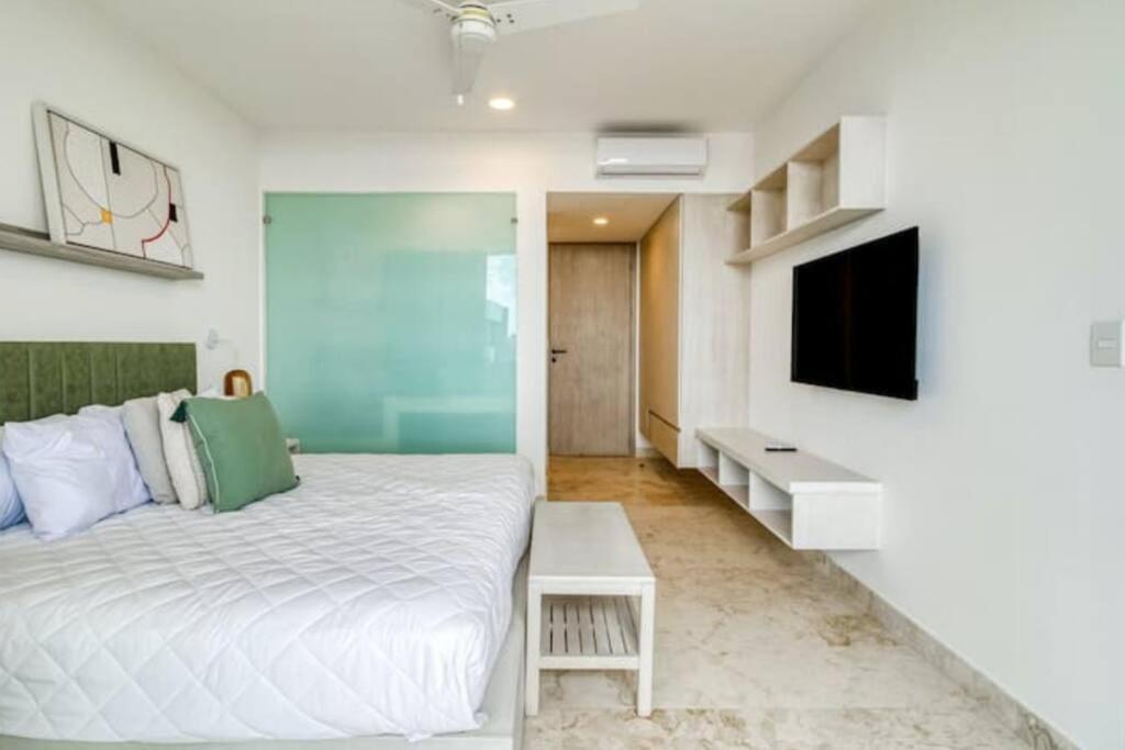Beautiful With Rooftop Pool, Fitness Area, & Balcony Apartment