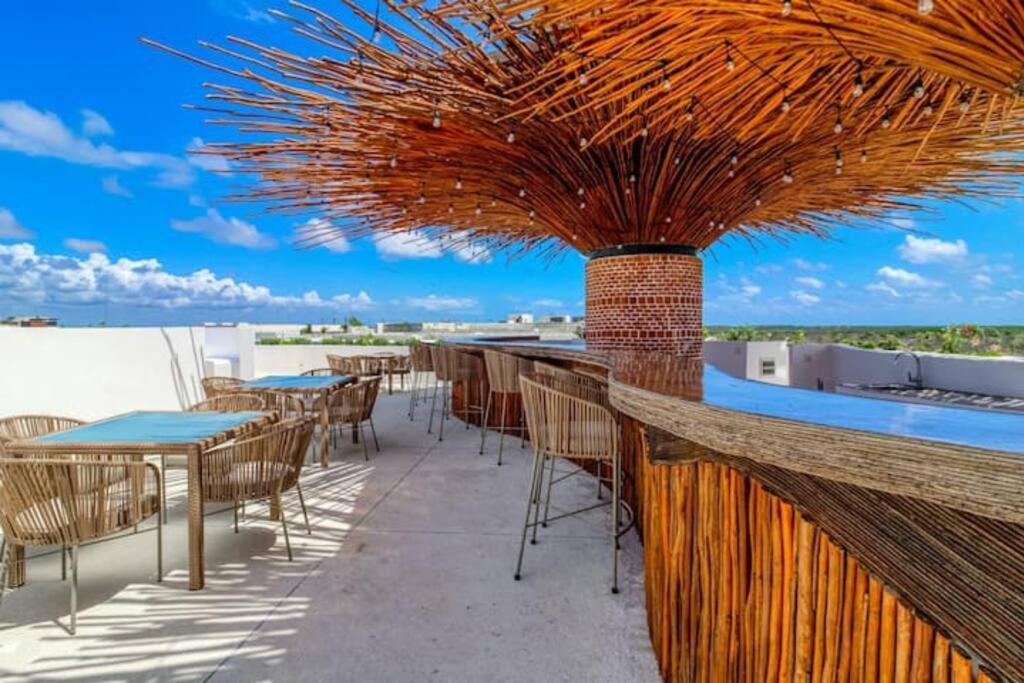 Beautiful With Rooftop Pool, Fitness Area, & Balcony Apartment Tulum
