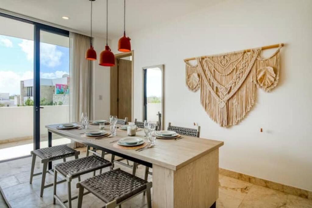 Beautiful With Rooftop Pool, Fitness Area, & Balcony