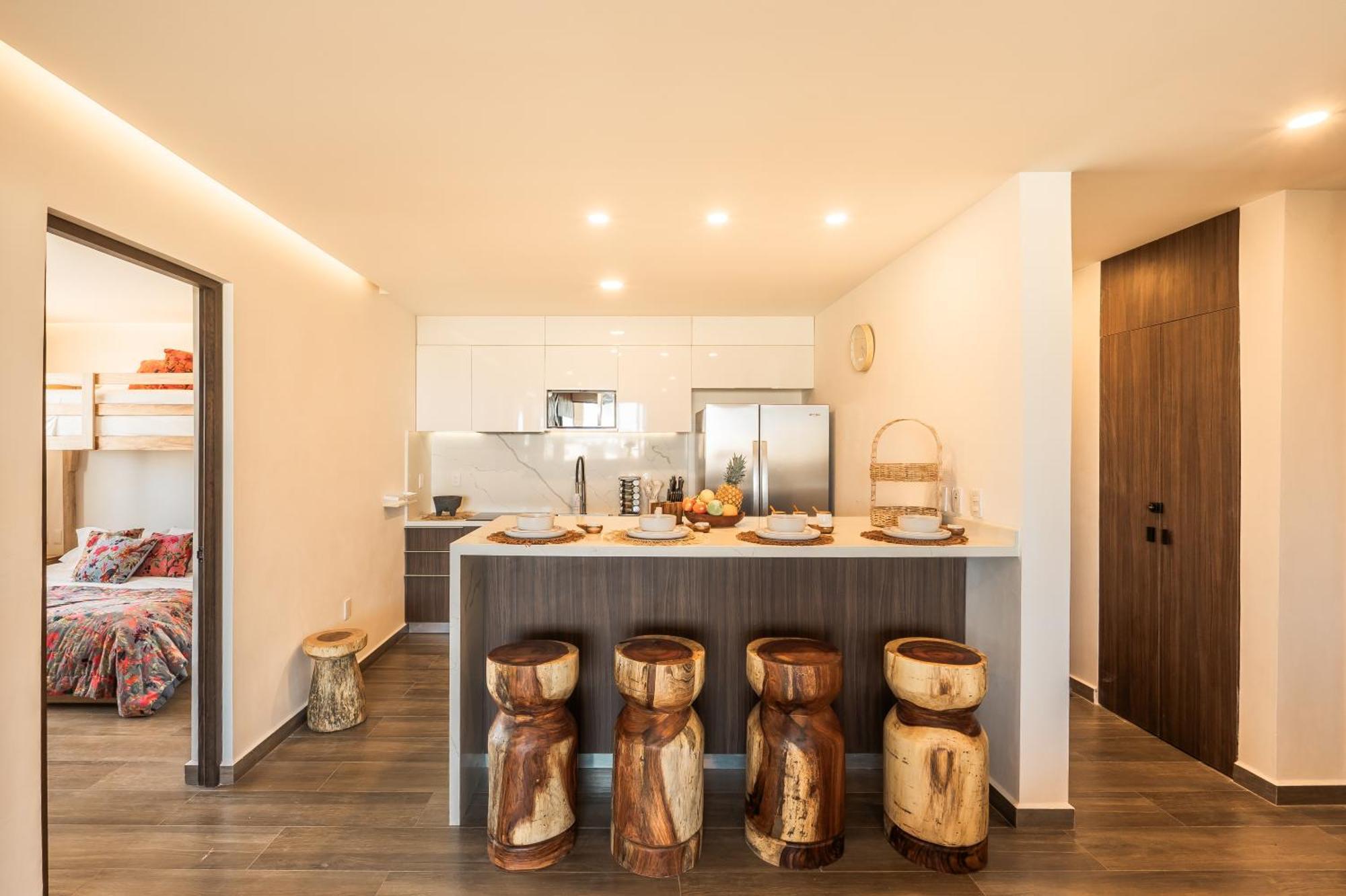 Deluxe 2-story Penthouse Pool & Bbq Rooftop Apartment