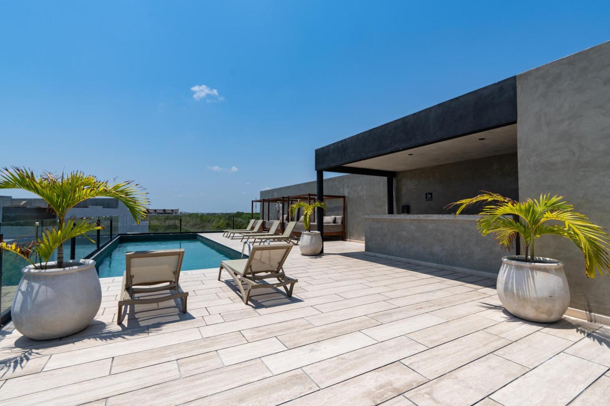 Stylish With Private Terrace & Rooftop Pool In Downtown *