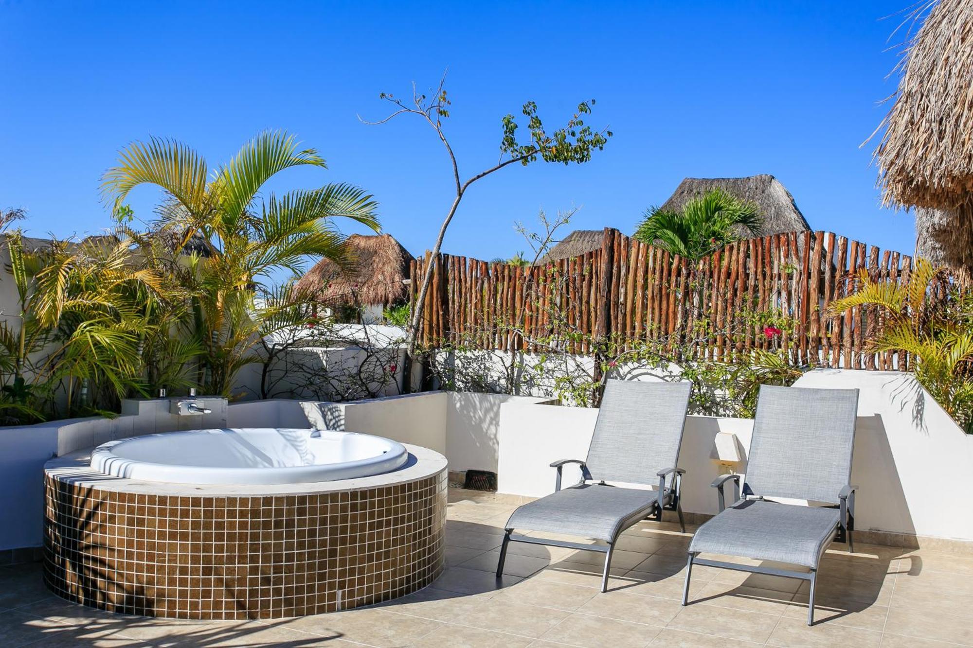 Luzera - With Ample Private Roof & Jacuzzi & Bbq Apartment