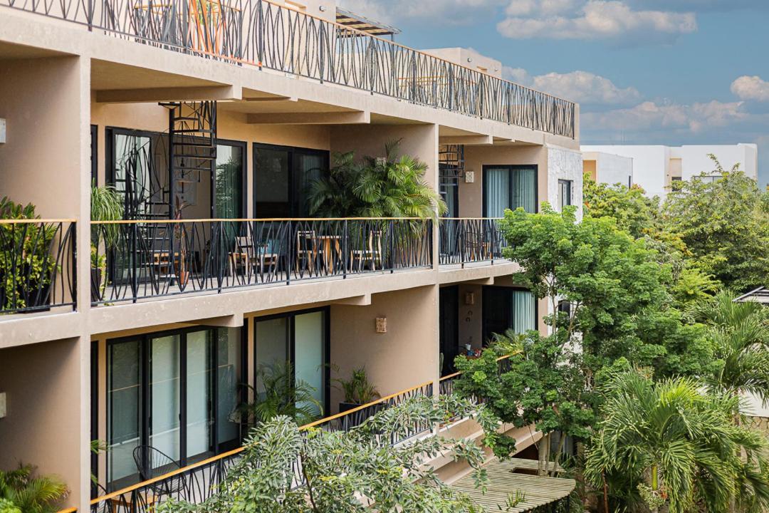 Toma Un Bano En La Piscina Privada De Encantador Departamento En