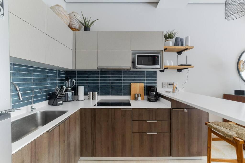 Apartment 2br Designer's Pad Private Pool Closest To *