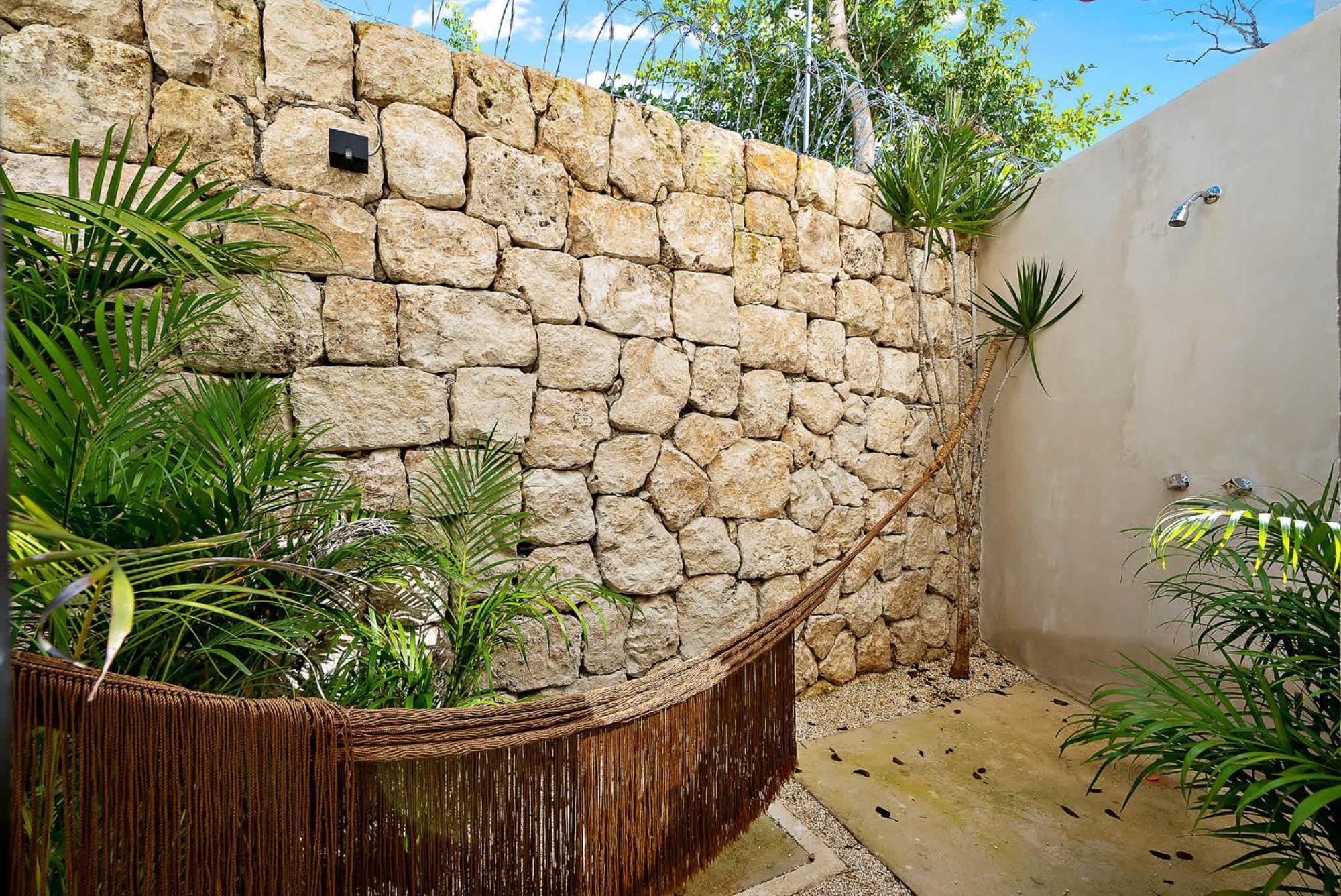 Majestic Jungle With 2 Pools & Rooftop Bbq