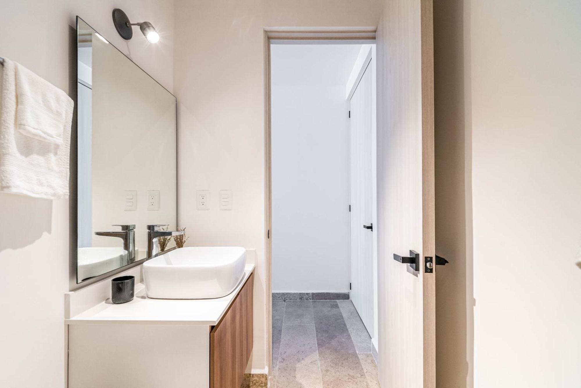 Lux With Private Balcony, Rooftop Pool, Gym Holiday home *