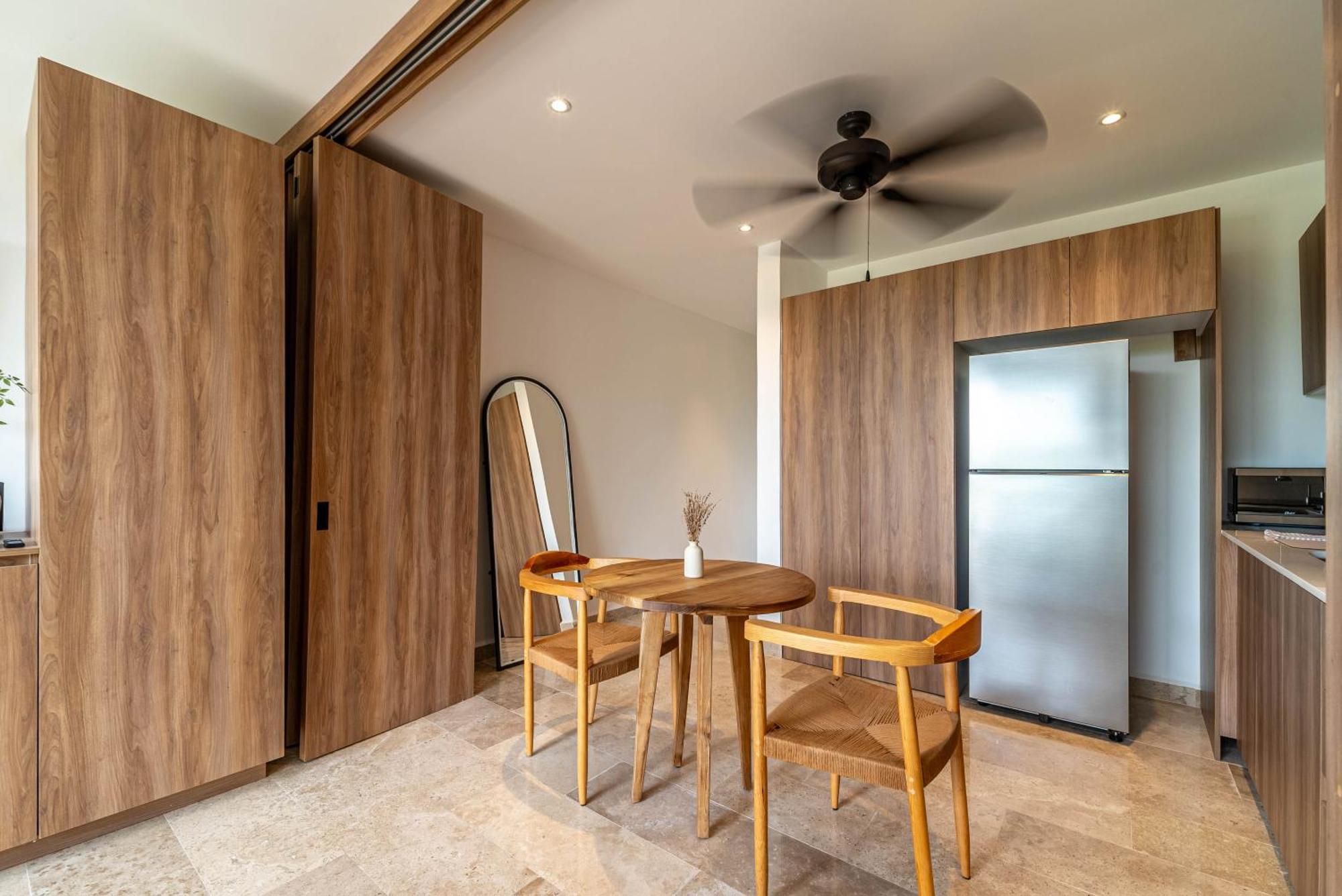 Lux With Private Balcony, Rooftop Pool, Gym