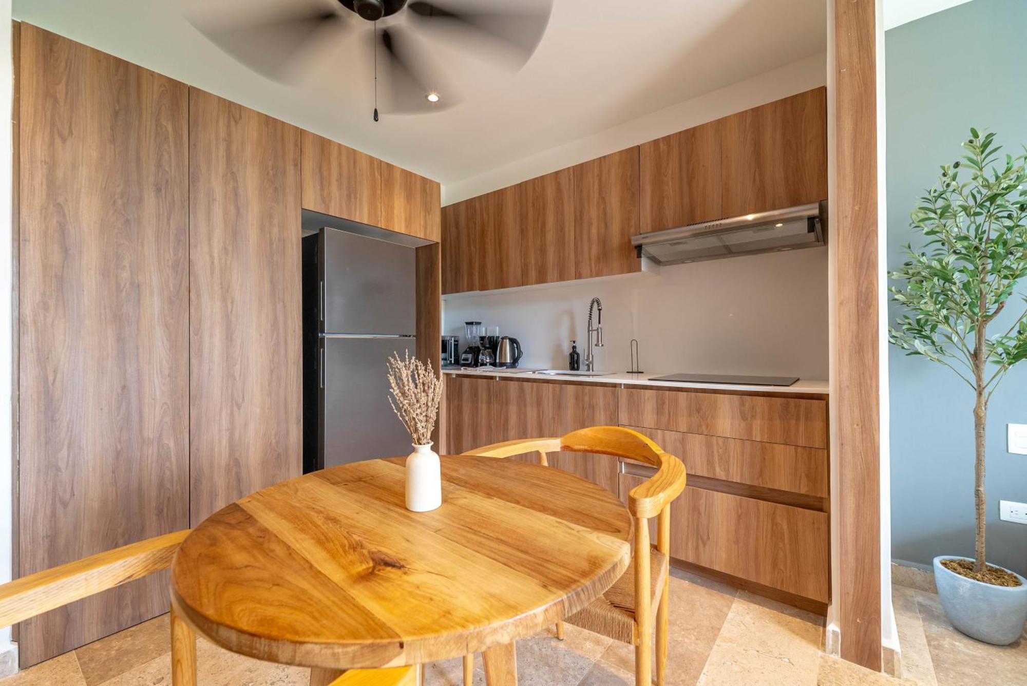 Holiday home Lux With Private Balcony, Rooftop Pool, Gym