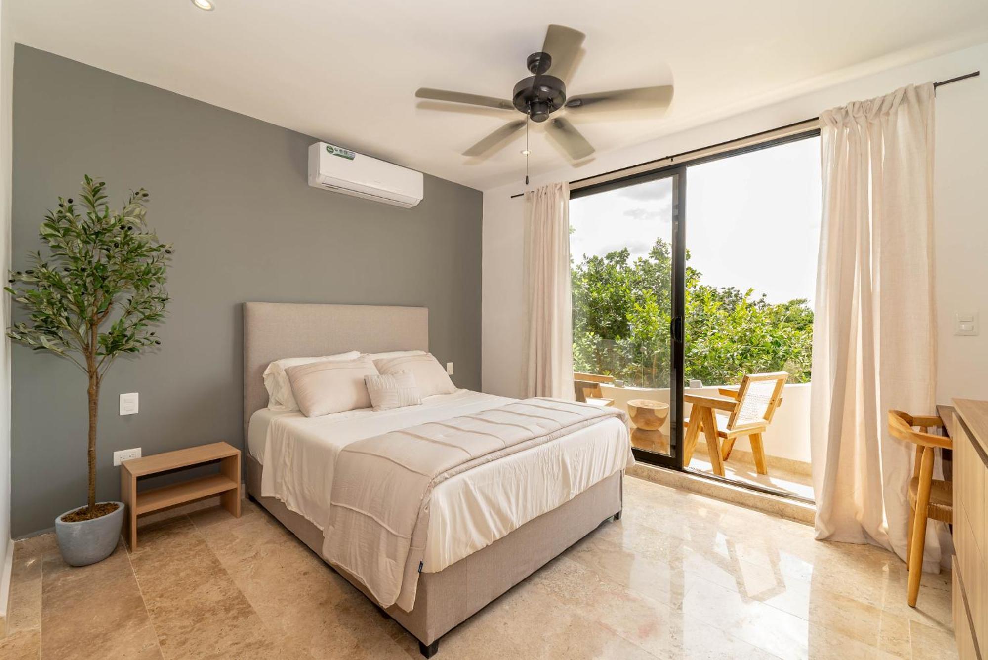 Holiday home Lux With Private Balcony, Rooftop Pool, Gym