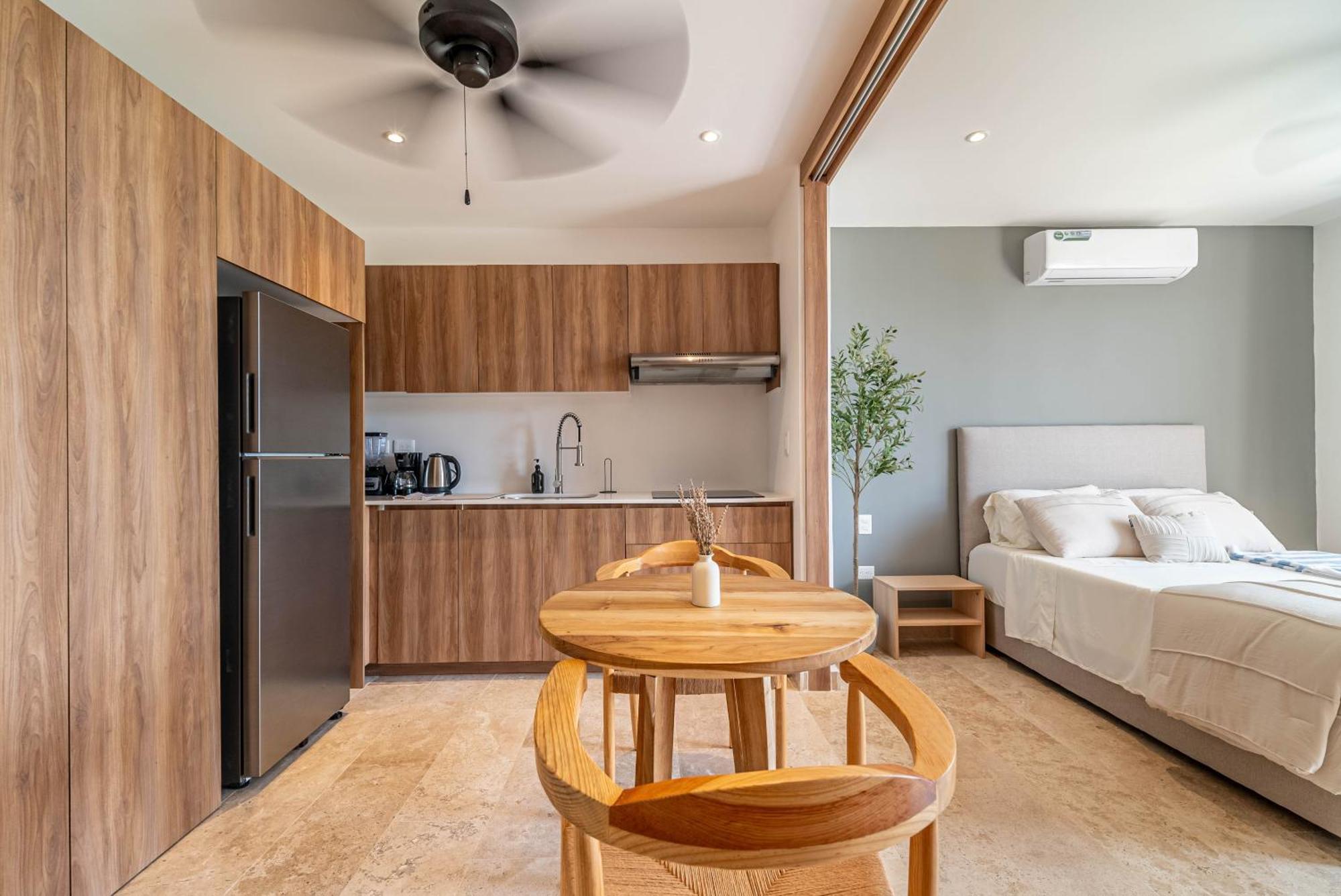 Lux With Private Balcony, Rooftop Pool, Gym Holiday home *