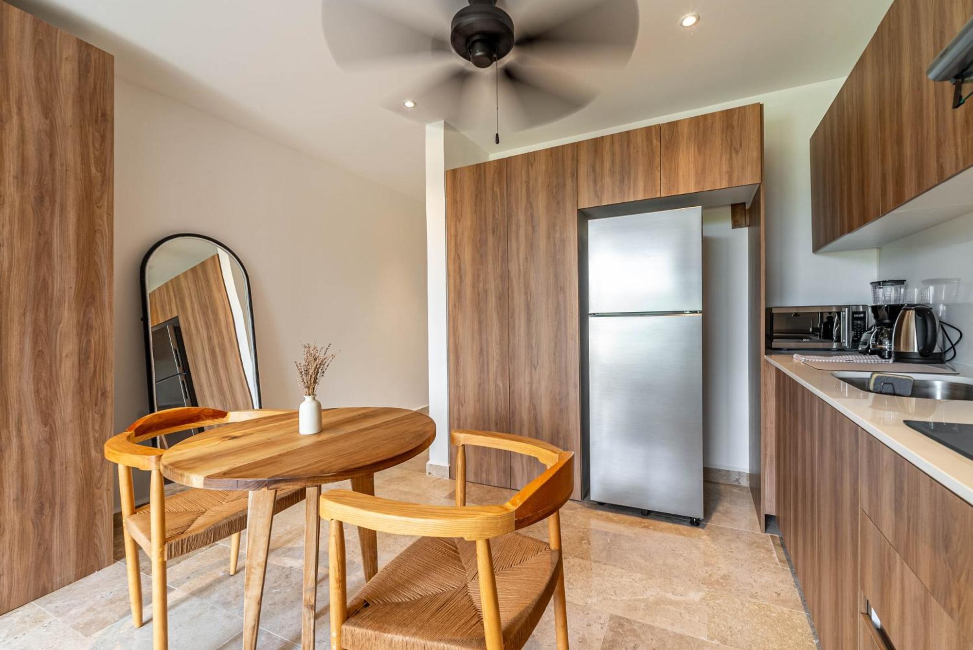 Holiday home Lux With Private Balcony, Rooftop Pool, Gym