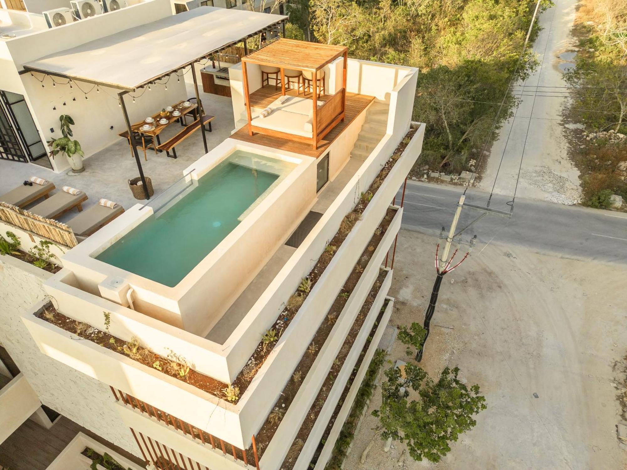 Deluxe 2-story Penthouse Pool & Bbq Rooftop Apartment