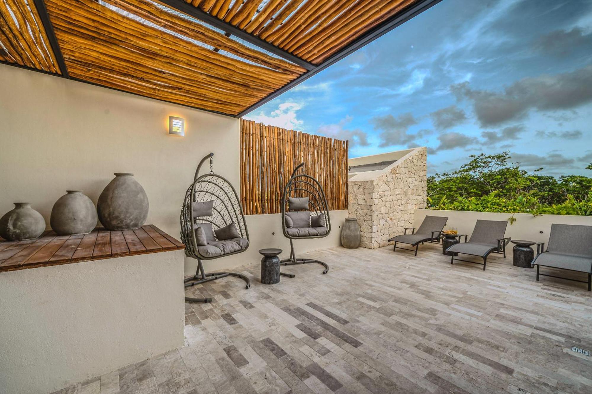 Deluxe 6br Double Penthouse With 2 Private Roof Pools *