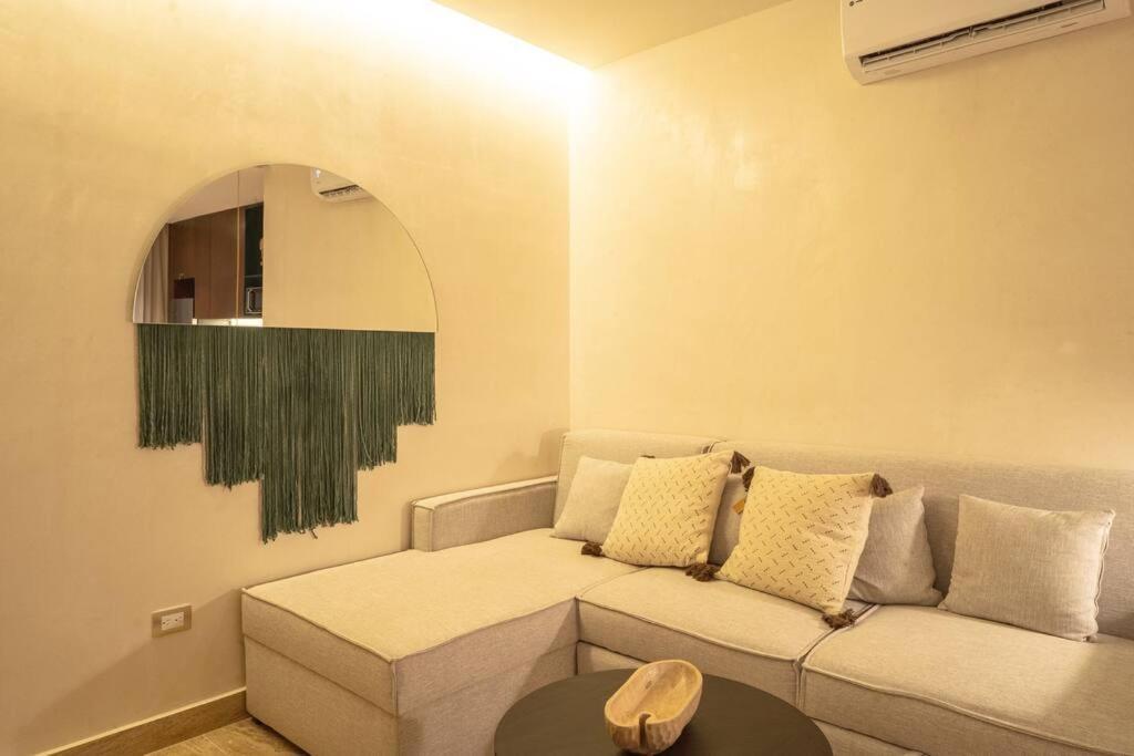 Stylish Retreat For 6, Near Everything Apartment *