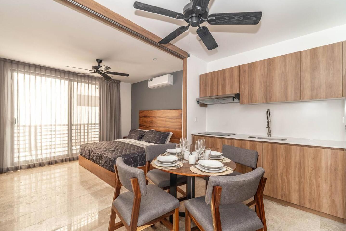 King With Private Balcony, Rooftop Pool, Gym * Tulum