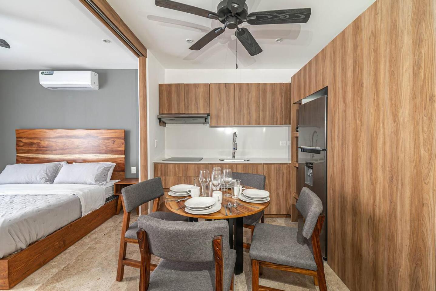 Holiday home King With Private Balcony, Rooftop Pool, Gym *