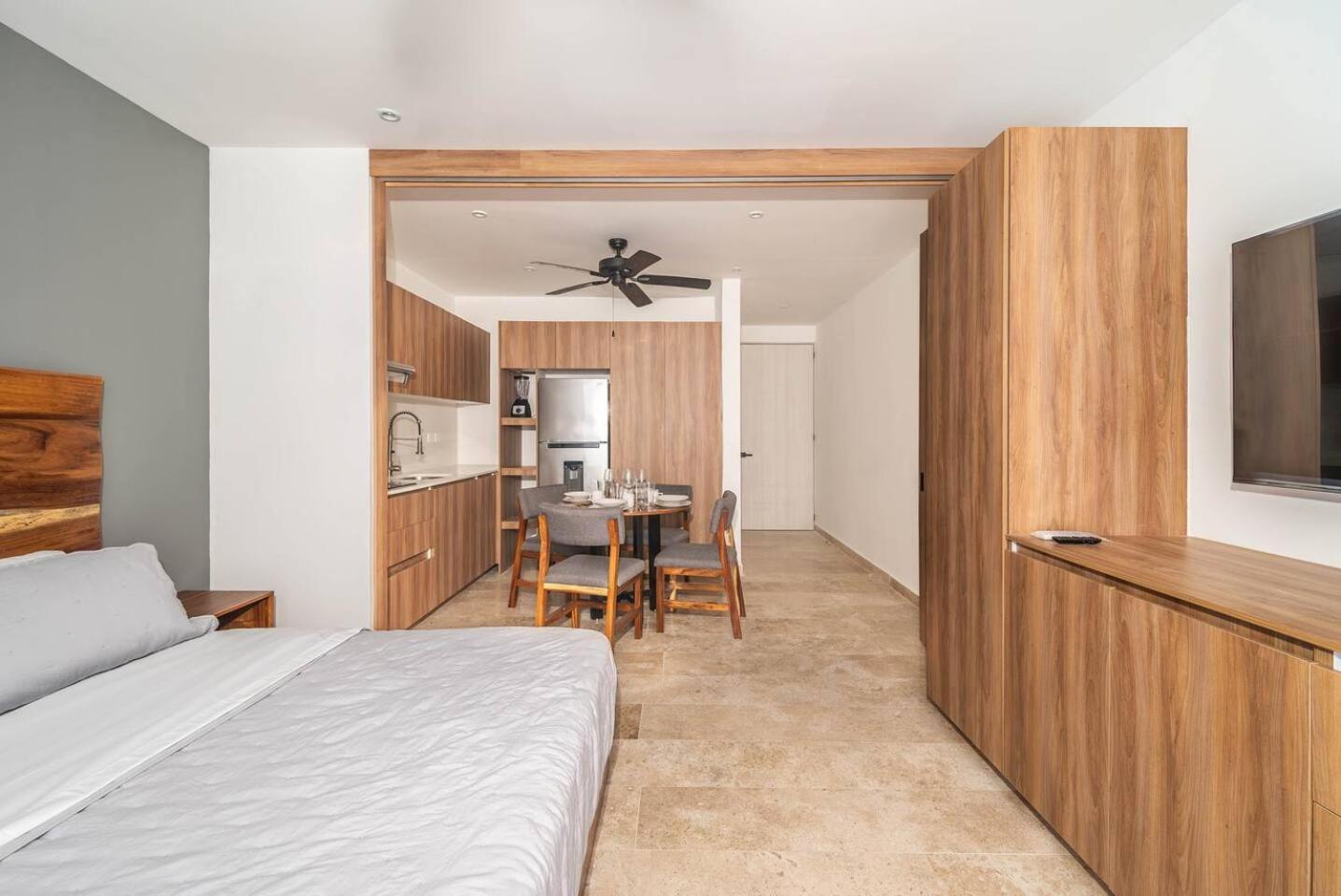 King With Private Balcony, Rooftop Pool, Gym * Tulum
