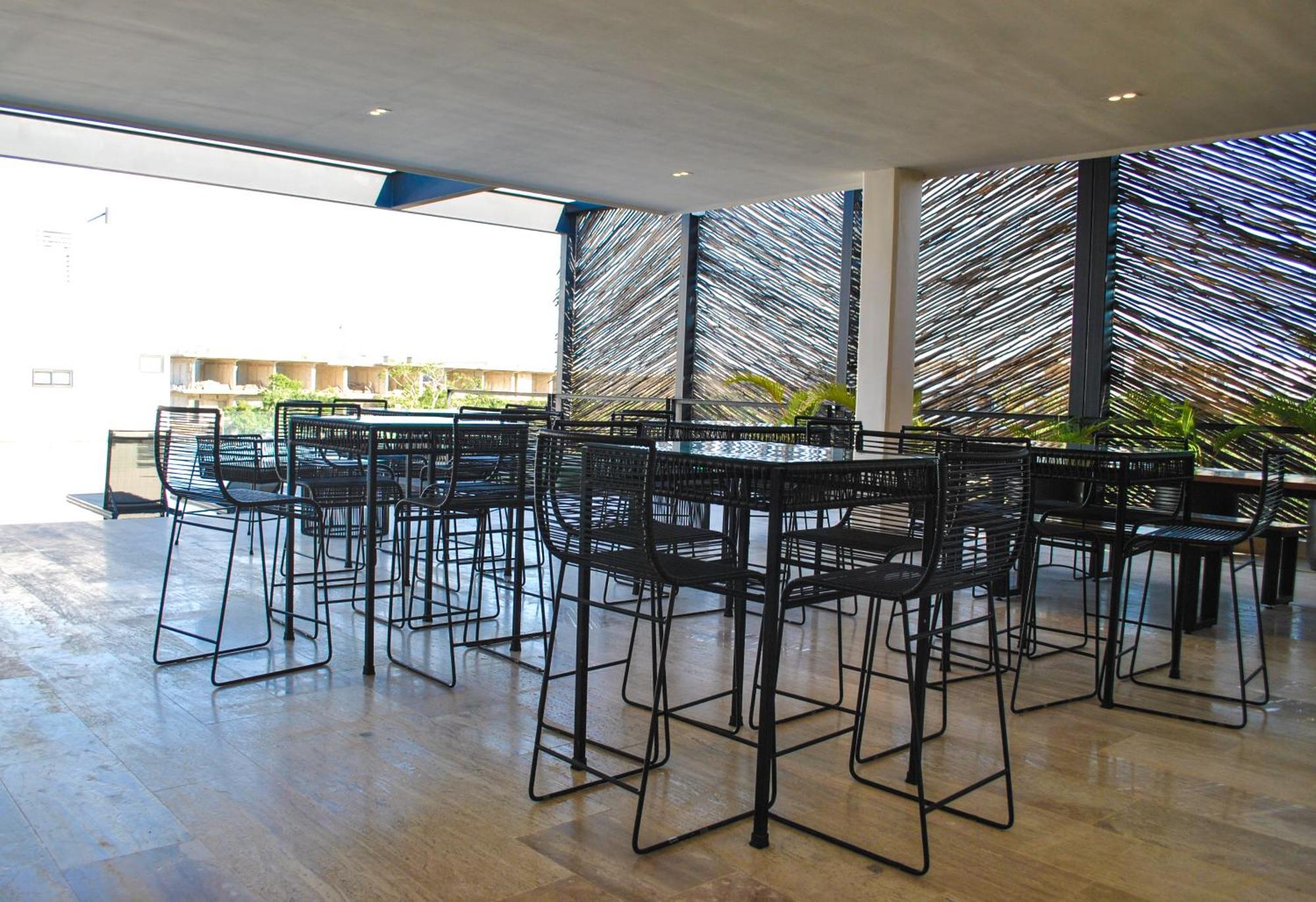 New Maria 2 Bedroom With Rooftop Pool Aparthotel